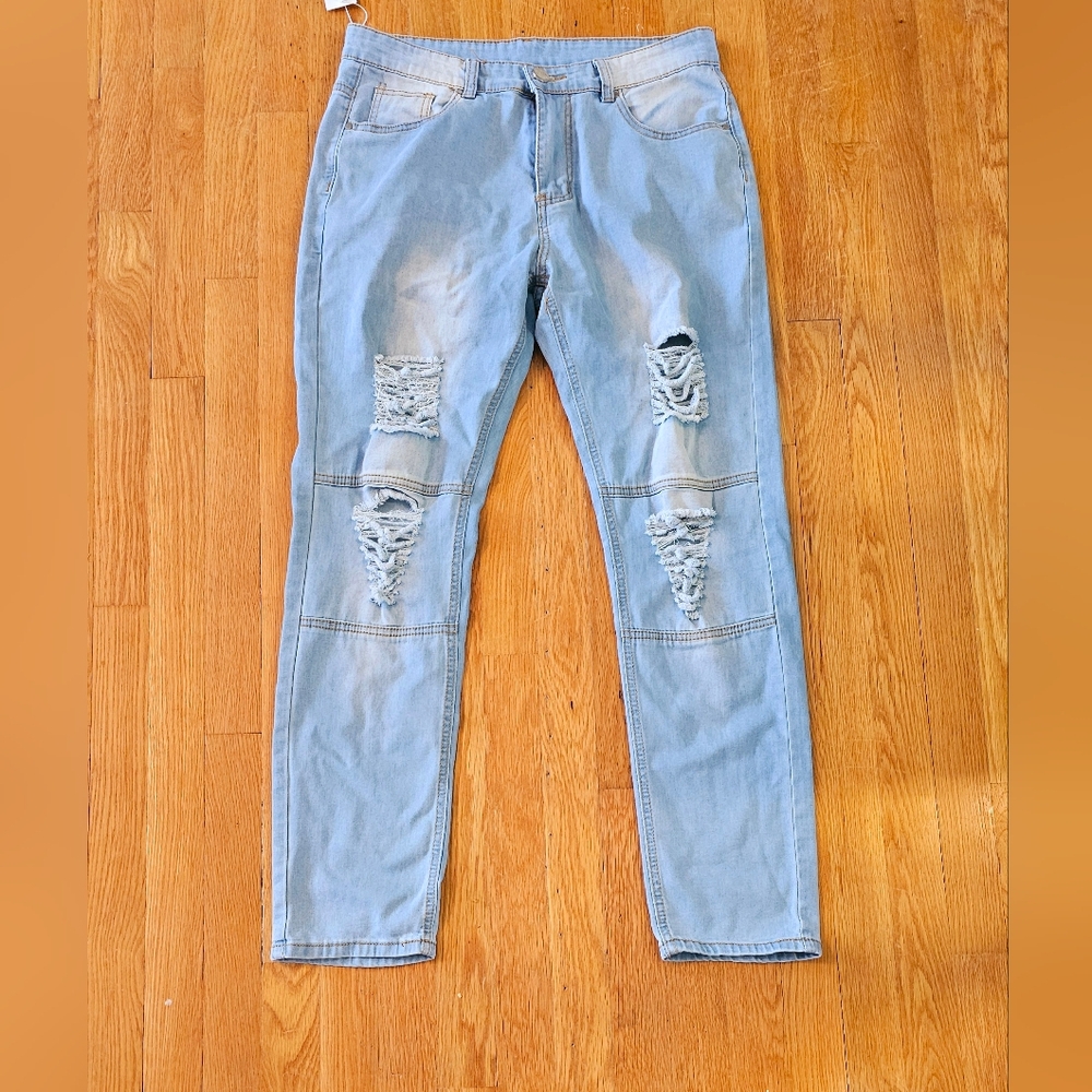 Ripped Jeans sz 32 nwt